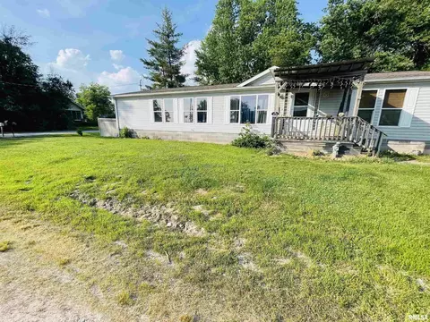 412 W Jackson Ave, Farina, IL 62838