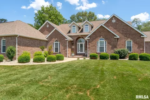 1701 Oakshire Rd, Marion, IL 62959