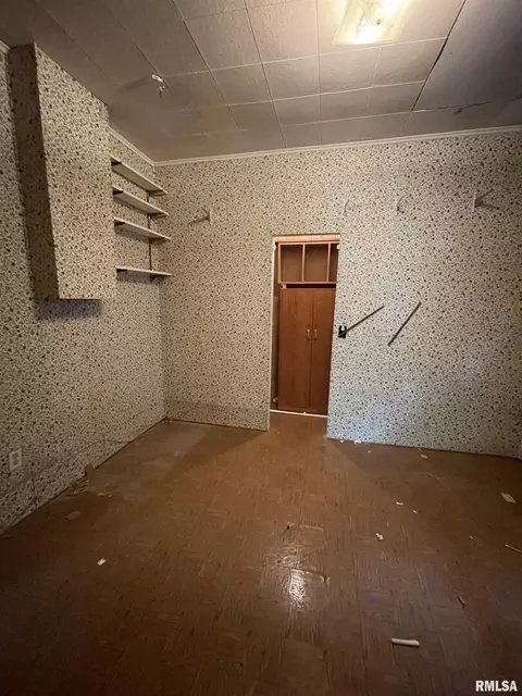 301 N 8th St, Benton, IL 62812 photo 6