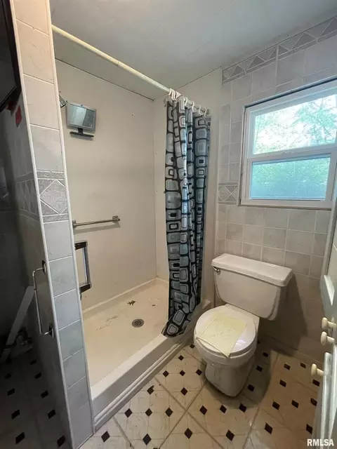 301 N 8th St, Benton, IL 62812 photo 11