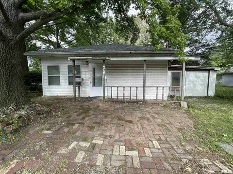 301 N 8th St, Benton, IL 62812 photo 3