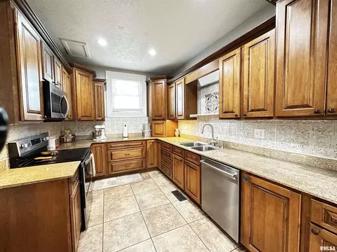 208 E Ash St, Cobden, IL 62920 photo 7