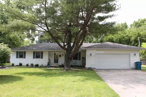 421 E Rhodes St, Centralia, IL 62801