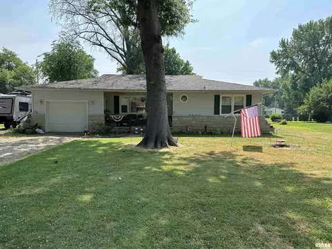201 Randolph Dr, Centralia, IL 62801