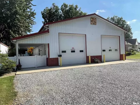 617 Elm St, Carmi, IL 62821