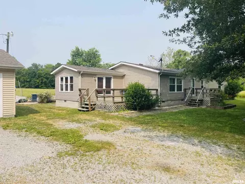 8957 N Goshen Ln, Mount Vernon, IL 62864