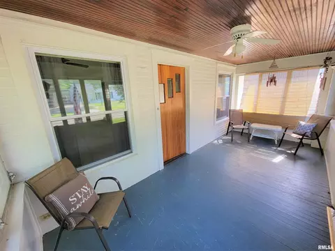 224 E 5th St, Flora, IL 62839 photo 2