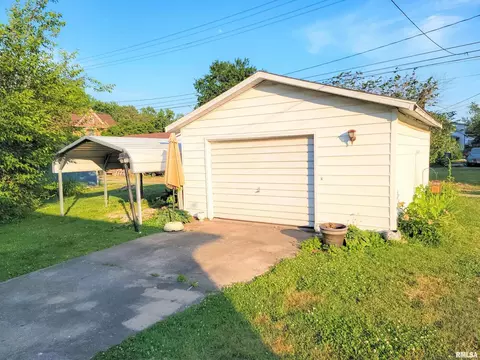 224 E 5th St, Flora, IL 62839 photo 3