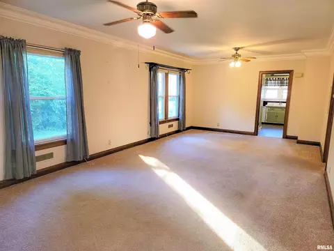 224 E 5th St, Flora, IL 62839 photo 9