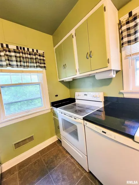 224 E 5th St, Flora, IL 62839 photo 18
