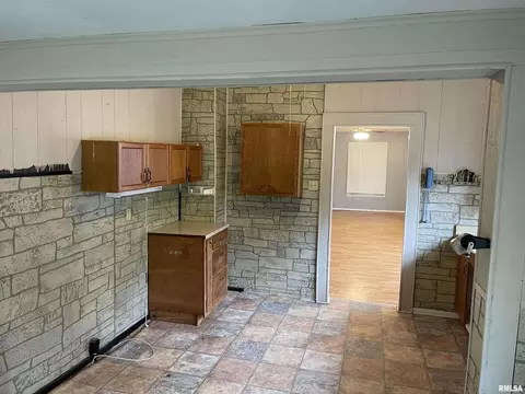 901 Grant St, Eldorado, IL 62930 photo 7