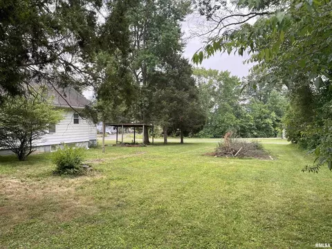 901 Grant St, Eldorado, IL 62930 photo 2