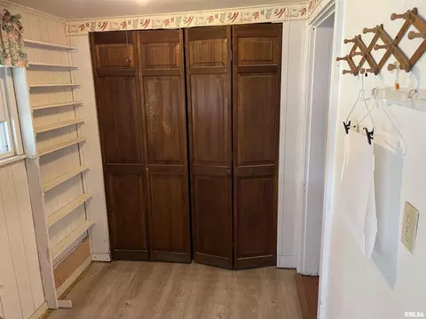 901 Grant St, Eldorado, IL 62930 photo 8