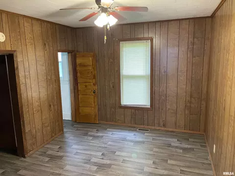 901 Grant St, Eldorado, IL 62930 photo 5
