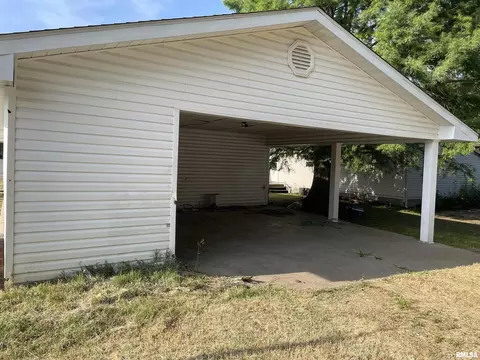 404 W 9th St, Christopher, IL 62822 photo 4
