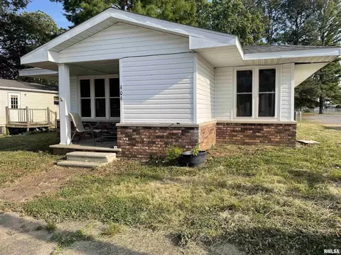 404 W 9th St, Christopher, IL 62822 photo 2