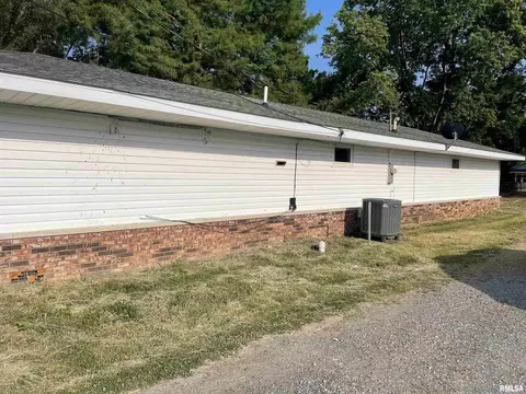 404 W 9th St, Christopher, IL 62822 photo 3