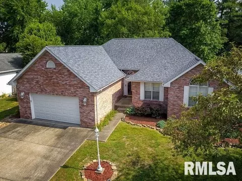 903 E Gregory St, Marion, IL 62959