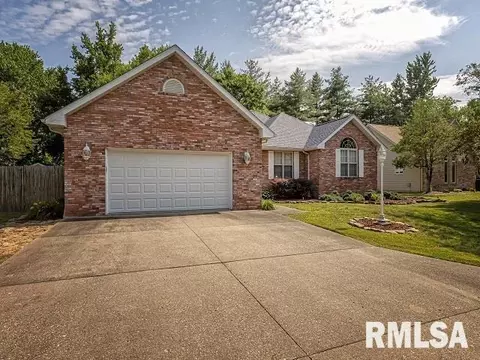 903 E Gregory St, Marion, IL 62959 photo 3