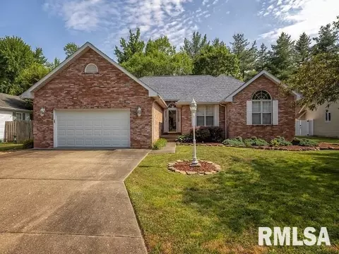 903 E Gregory St, Marion, IL 62959 photo 2