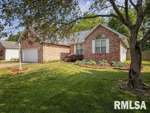 903 E Gregory St, Marion, IL 62959 photo 4