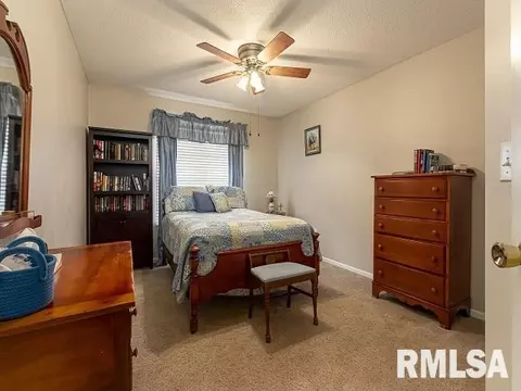 903 E Gregory St, Marion, IL 62959 photo 33