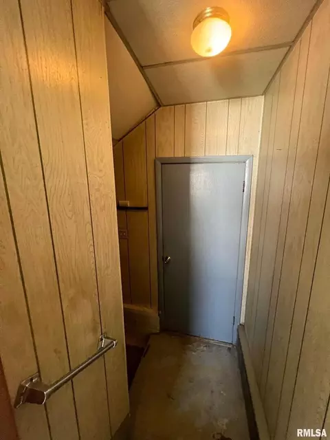 203 W Parrish St, Benton, IL 62812 photo 9
