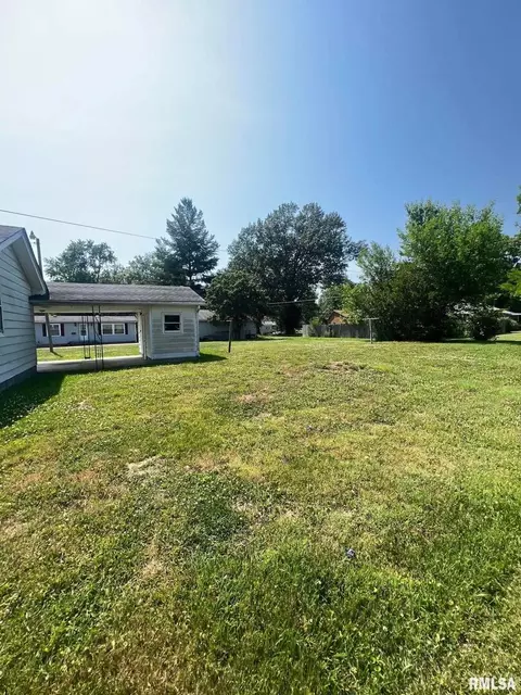 203 W Parrish St, Benton, IL 62812 photo 14