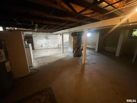 203 W Parrish St, Benton, IL 62812 photo 10