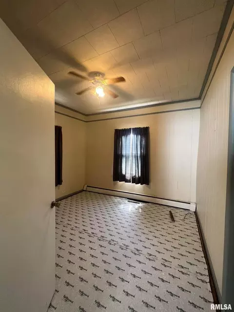 203 W Parrish St, Benton, IL 62812 photo 8