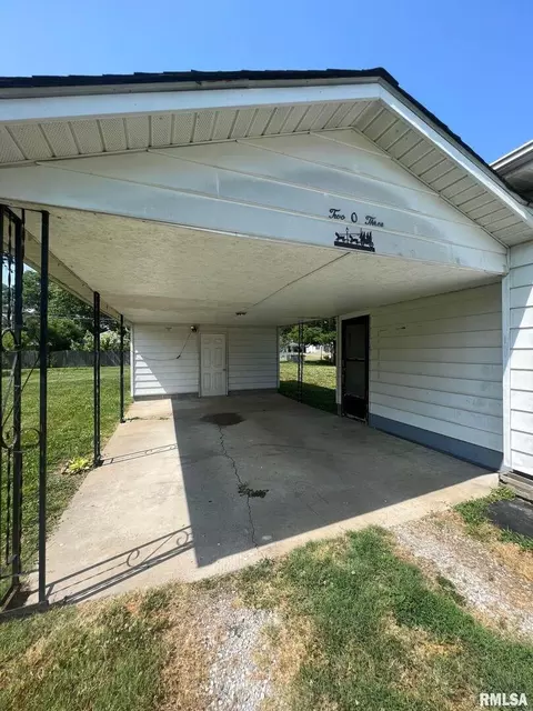 203 W Parrish St, Benton, IL 62812 photo 11