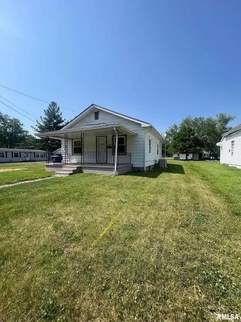 203 W Parrish St, Benton, IL 62812