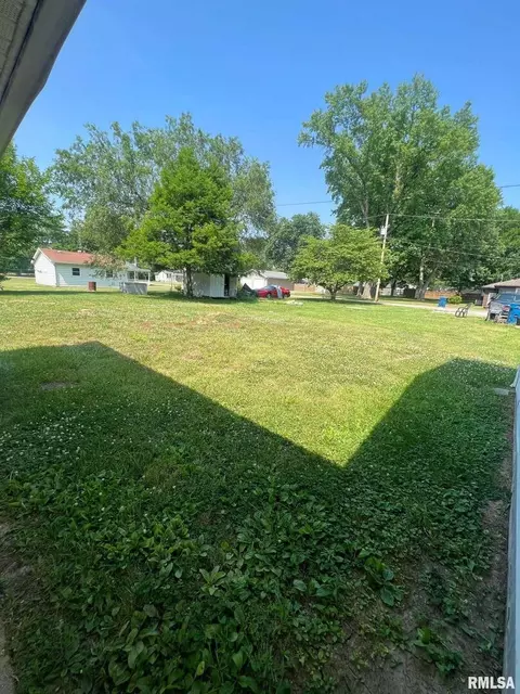 203 W Parrish St, Benton, IL 62812 photo 12