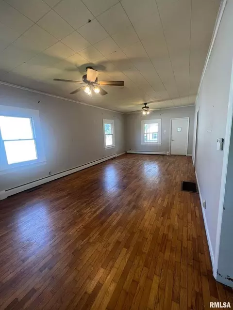 203 W Parrish St, Benton, IL 62812 photo 3