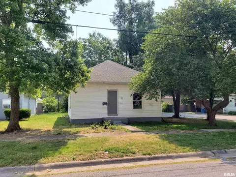 408 S State St, Christopher, IL 62822
