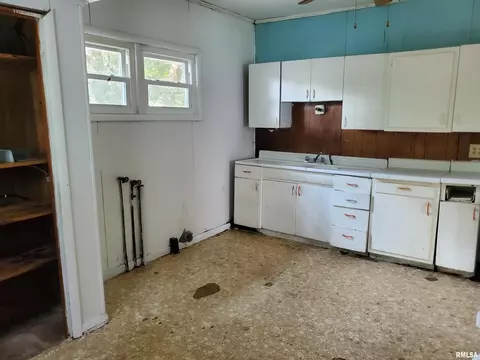 408 S State St, Christopher, IL 62822 photo 7