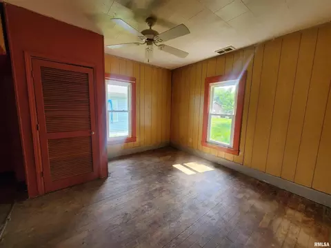 408 S State St, Christopher, IL 62822 photo 10