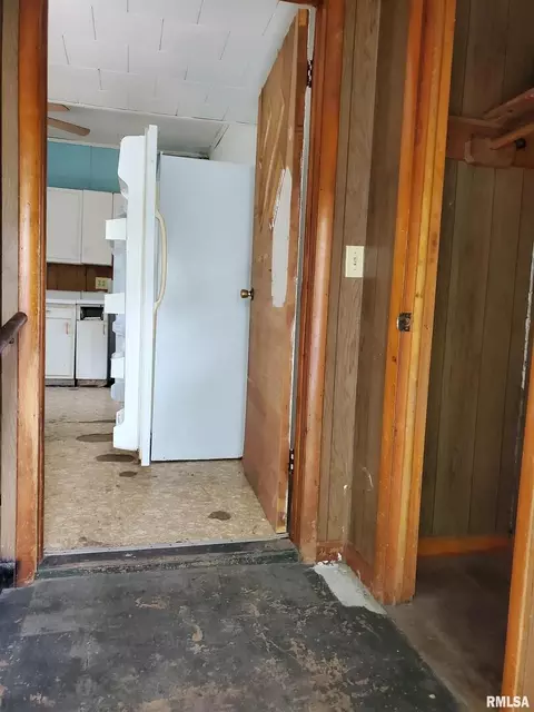 408 S State St, Christopher, IL 62822 photo 9