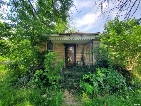 506 E Main St, Christopher, IL 62822