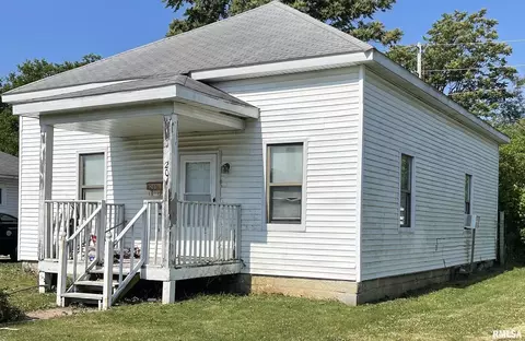 201 S Lincoln St, Salem, IL 62881