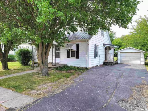 103 Mulberry St, Cisne, IL 62823 photo 4
