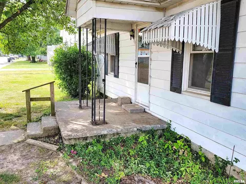 103 Mulberry St, Cisne, IL 62823 photo 7