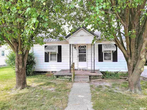 103 Mulberry St, Cisne, IL 62823 photo 5