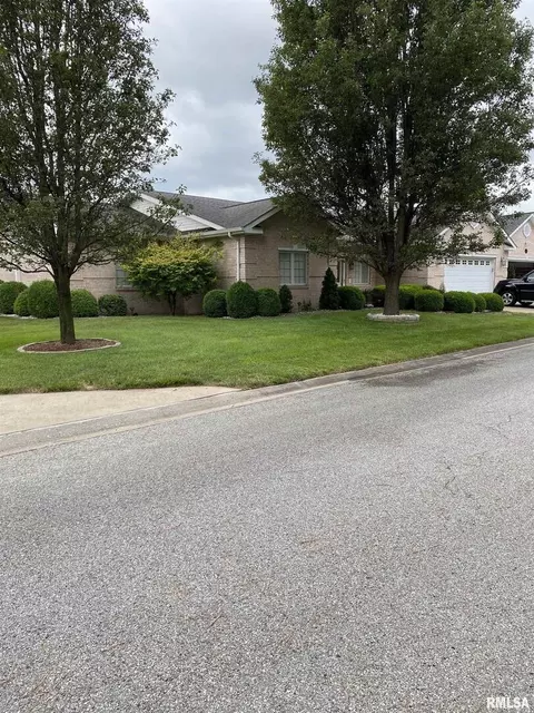 631 Lake Harbor Dr, Marion, IL 62959 photo 2