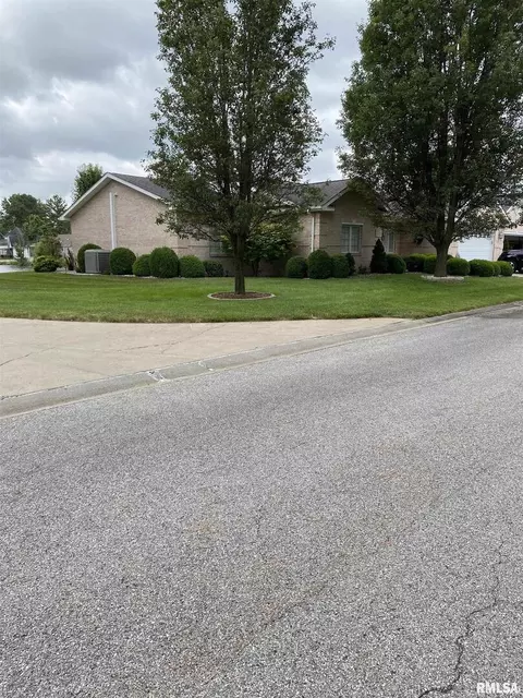 631 Lake Harbor Dr, Marion, IL 62959 photo 3