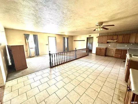 3840 Bernard Rd, Centralia, IL 62801 photo 3
