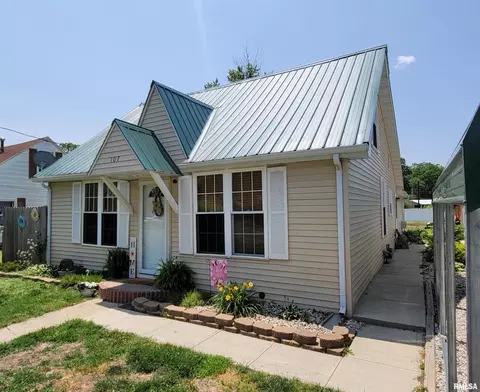107 N Merritt St, Odin, IL 62870