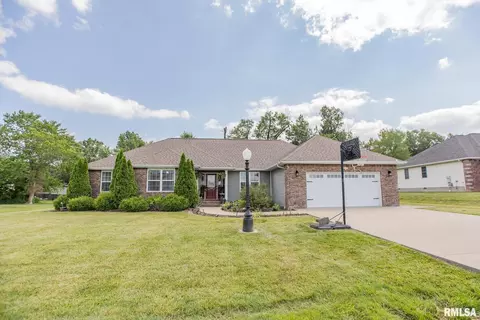 300 Breeze Dr, Carterville, IL 62918