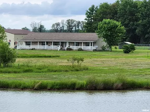 7969 Shamrock Rd, Tamaroa, IL 62888