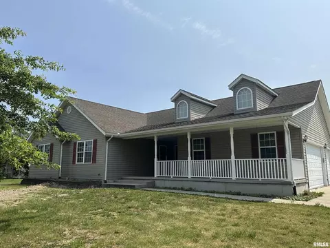 706 S Elm St, Sesser, IL 62884